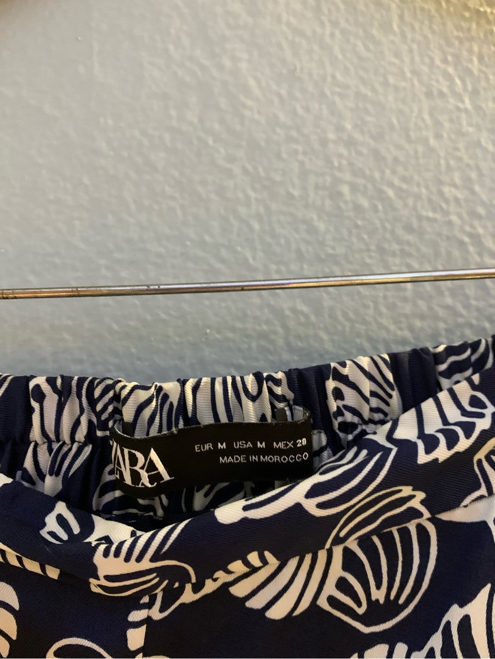 Zara Shell Pattern Pants - Picture 2 of 2